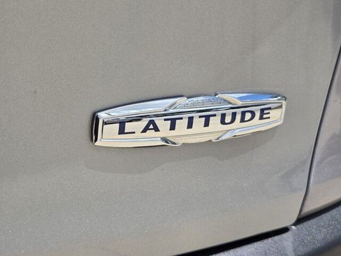 Used 2016 Jeep Cherokee Latitude FWD image 31