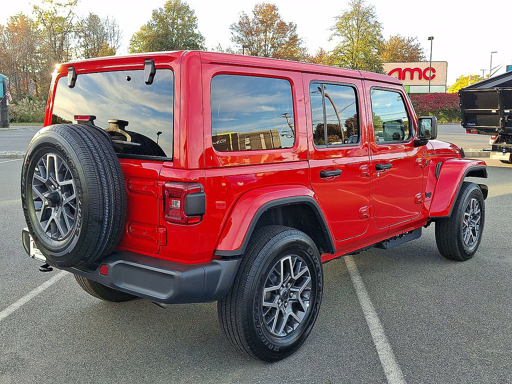 Used 2026 Jeep Wrangler Unlimited Sahara AWD/4WD image 31