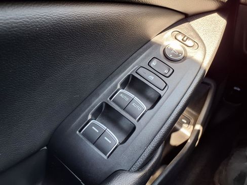 Certified 2018 Honda Accord Touring image 11