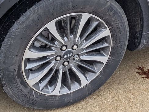 Used 2022 Lincoln Nautilus AWD w/ Premium Package image 10