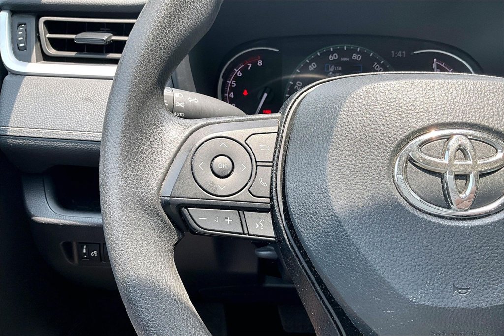 Used 2025 Toyota RAV4 XLE AWD/4WD image 11