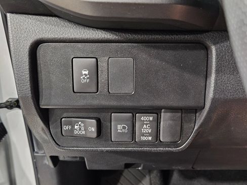 Used 2022 Toyota Tacoma TRD Off-Road AWD/4WD image 24