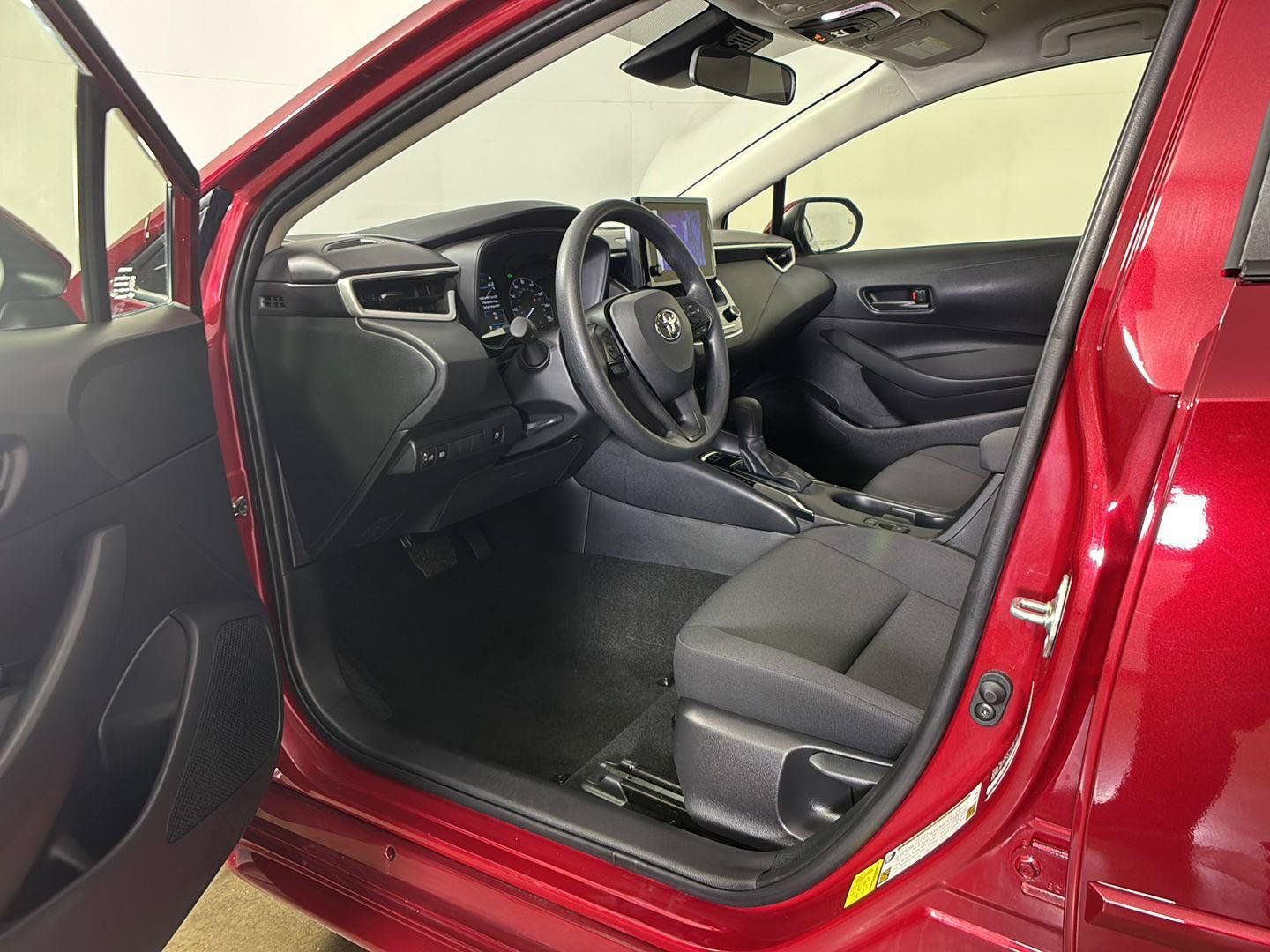 Used 2025 Toyota Corolla LE w/ LE Premium Package FWD image 2