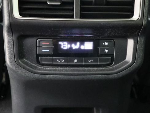 Used 2025 Volkswagen Atlas SE AWD/4WD image 12