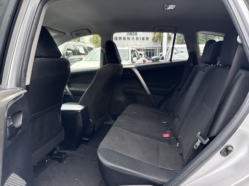 Used 2015 Toyota RAV4 LE AWD/4WD image 28