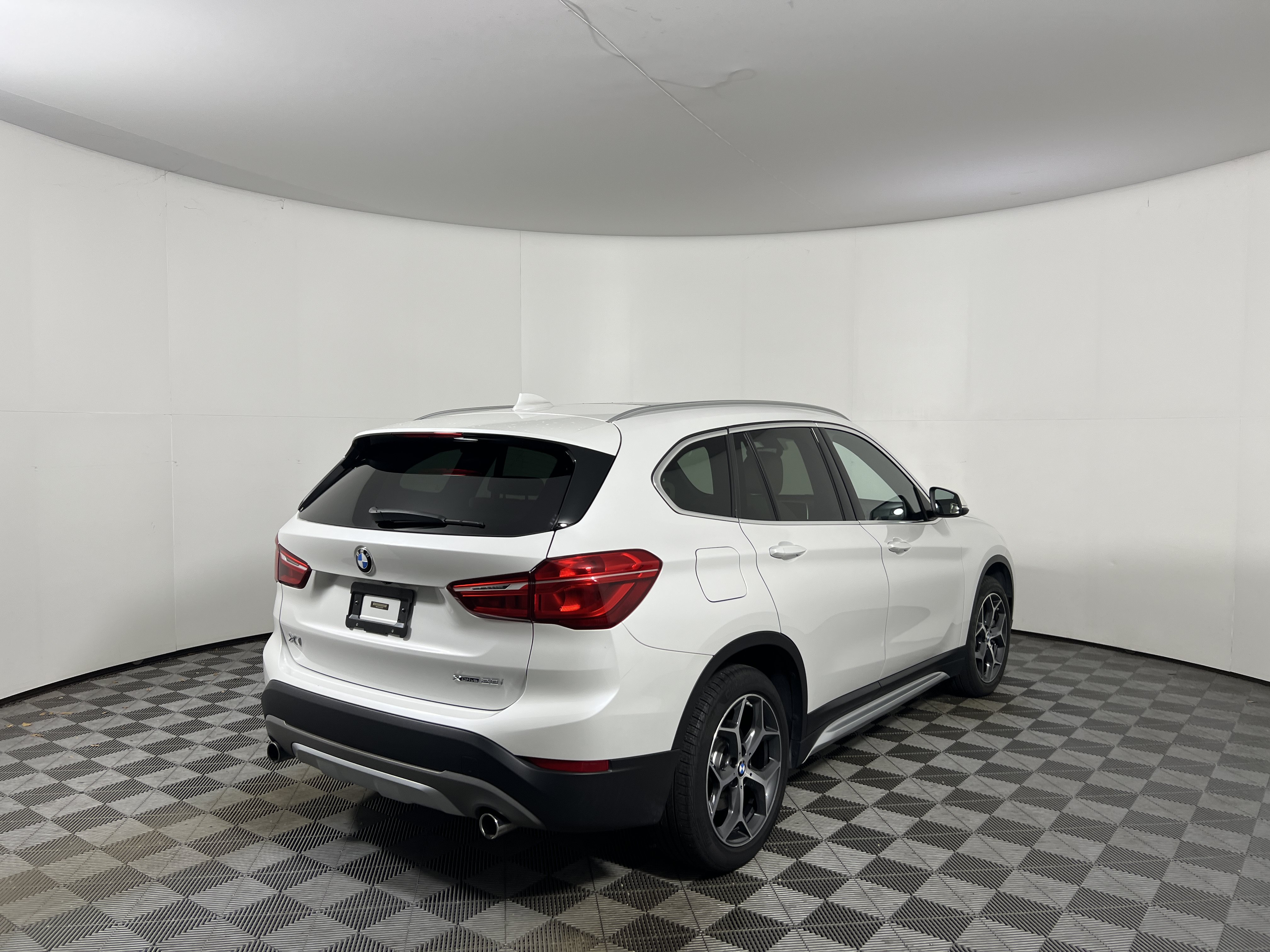 Used 2018 BMW X1 xDrive28i AWD/4WD image 5