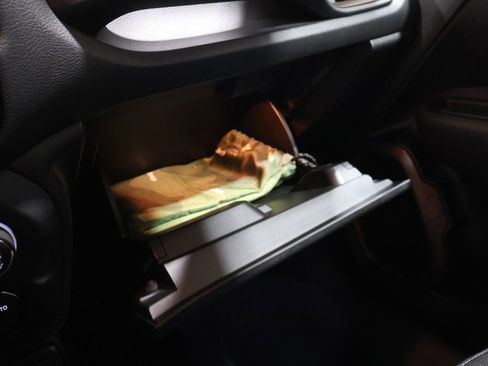 Used 2023 Jeep Renegade Latitude image 31