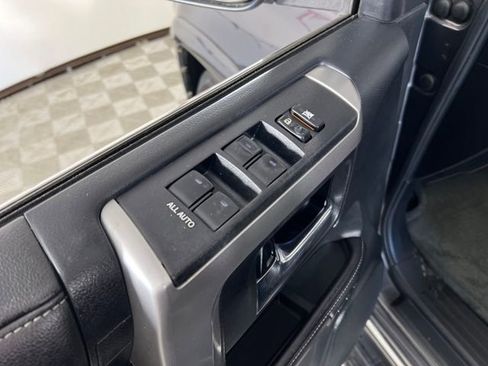 Used 2015 Toyota 4Runner SR5 image 12