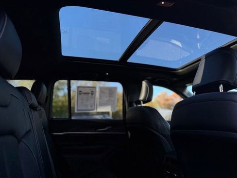 Certified 2022 Jeep Grand Cherokee L Laredo image 25