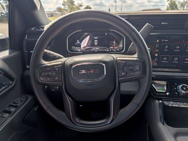 Used 2024 GMC Sierra 2500 AT4 w/ Technology Package AWD/4WD image 14