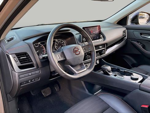 Certified 2025 Nissan Rogue SV AWD/4WD image 15