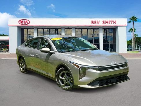 Certified 2025 Kia K4 FWD image 1