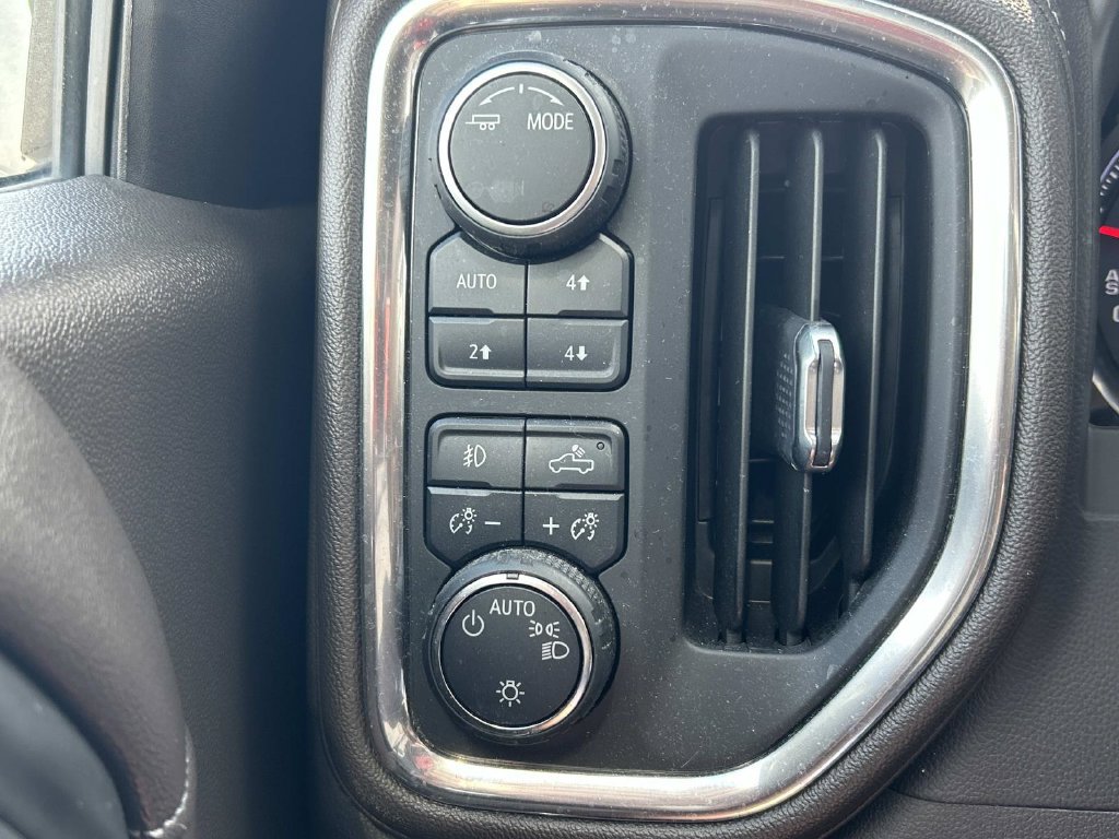 Used 2020 Chevrolet Silverado 1500 RST AWD/4WD image 28