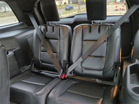 Used 2016 Ford Explorer XLT w/ Equipment Group 202A image 28