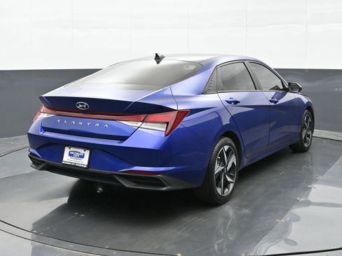 Used 2023 Hyundai Elantra SEL w/ Convenience Package FWD image 4