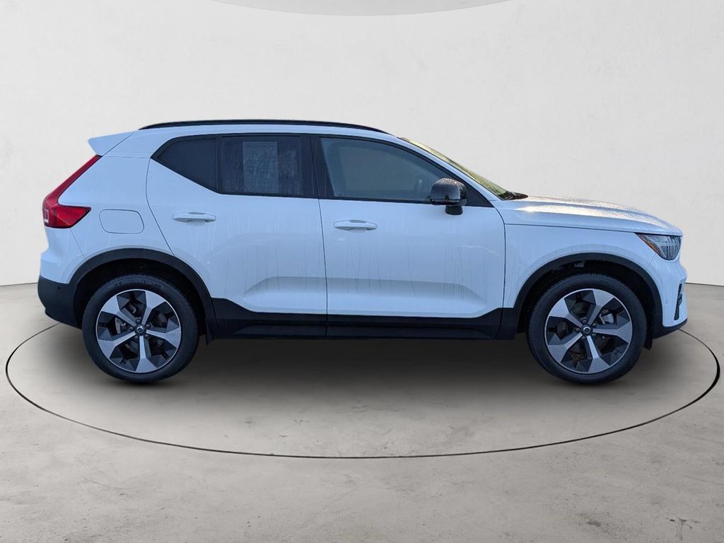 Certified 2026 Volvo XC40 B5 Plus AWD/4WD image 3