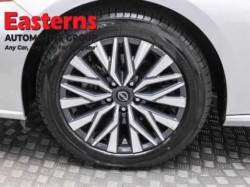 Used 2024 Nissan Altima 2.5 SV image 32