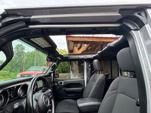 Used 2021 Jeep Wrangler Unlimited Sport AWD/4WD image 32