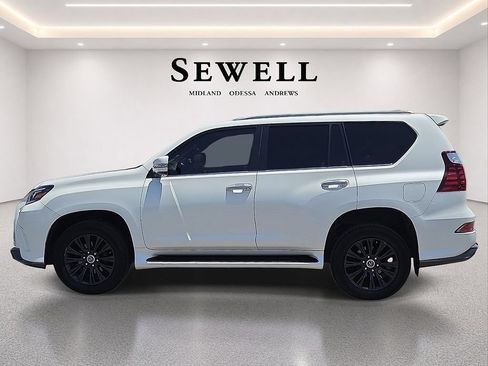 Used 2022 Lexus GX 460 Premium w/ Accessory Package AWD/4WD image 2