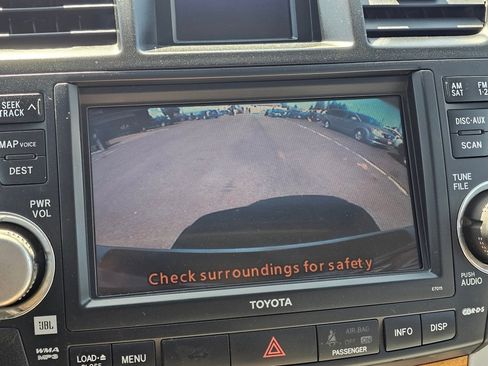Used 2010 Toyota Highlander Limited AWD/4WD image 7