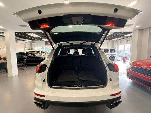 Used 2018 Porsche Cayenne Platinum Edition w/ Premium Package Plus image 42