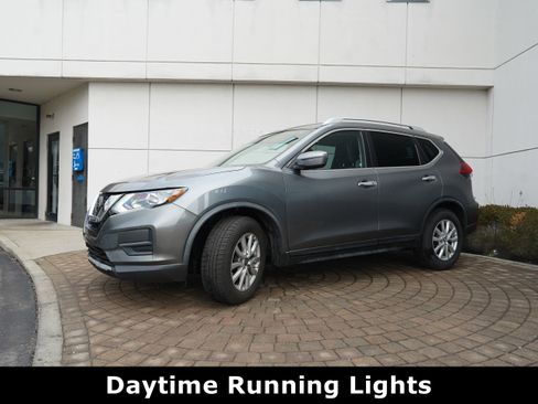 Used 2019 Nissan Rogue SV image 11