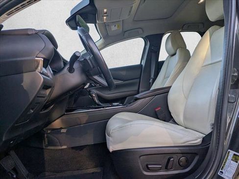Used 2023 MAZDA CX-30 AWD 2.5 S w/ Premium Package image 17
