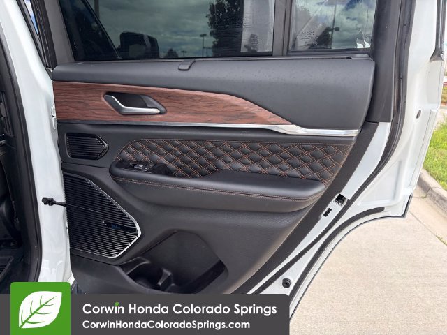 Used 2023 Jeep Grand Cherokee Summit w/ Advanced Protech Group IV AWD/4WD image 19