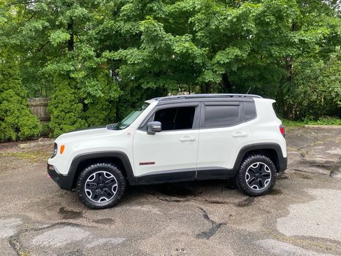 Used 2015 Jeep Renegade Trailhawk w/ Safety & Security Group I AWD/4WD image 2