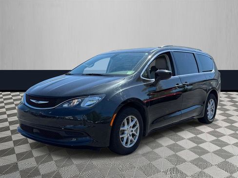 Used 2021 Chrysler Voyager Lxi FWD image 3