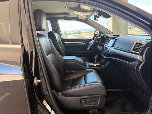 Used 2019 Toyota Highlander XLE AWD/4WD image 15