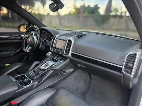 Used 2016 Porsche Cayenne AWD/4WD image 25