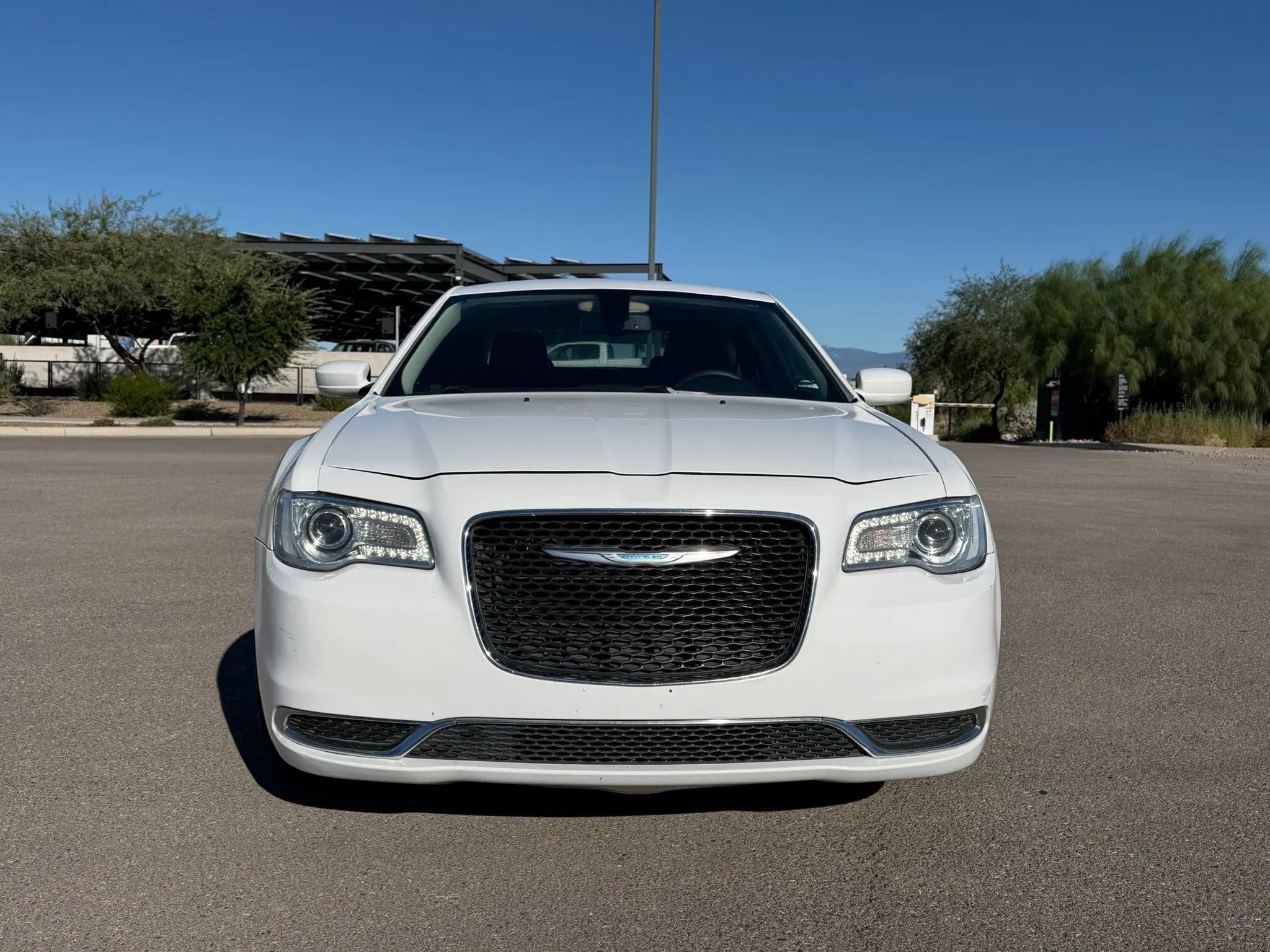 Used 2018 Chrysler 300 Touring L RWD image 2