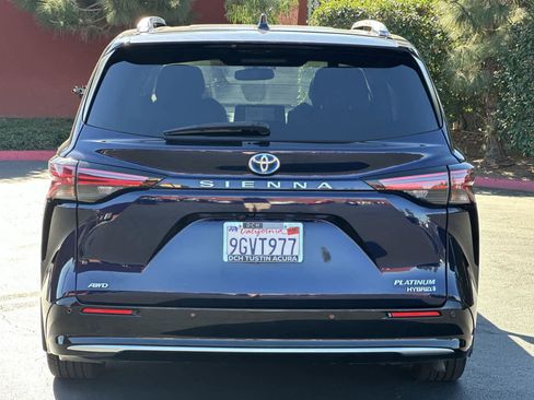 Used 2023 Toyota Sienna Platinum image 5
