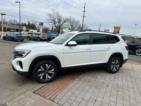 New 2026 Volkswagen Atlas SE image 3