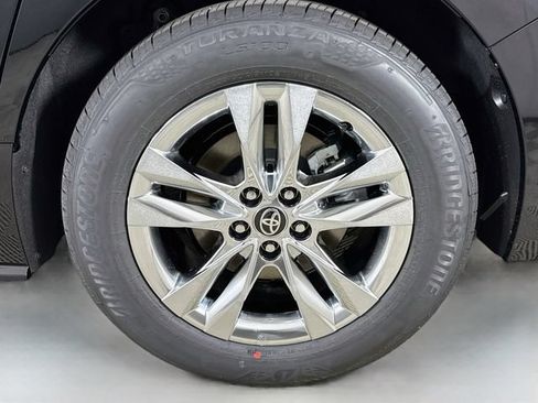 New 2026 Toyota Sienna XLE AWD/4WD image 34