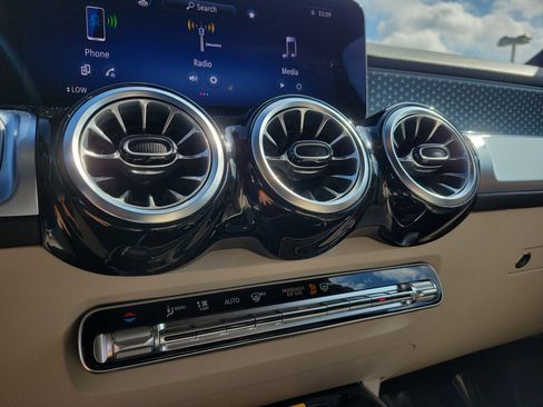 Certified 2025 Mercedes-Benz GLB 250 image 28