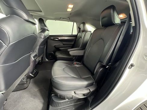 Used 2022 Toyota Highlander Limited image 26