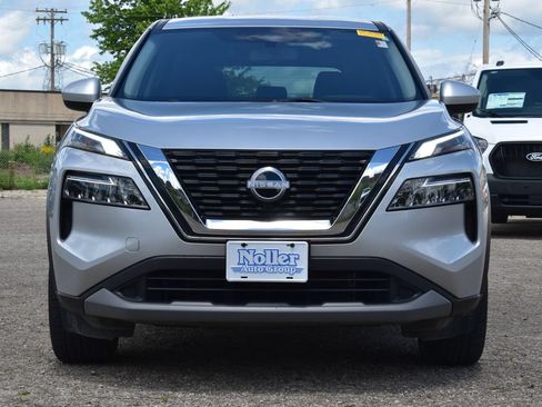 Used 2023 Nissan Rogue SV FWD image 2