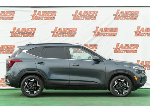 Used 2024 Kia Seltos EX FWD image 2