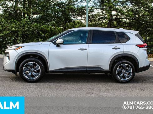 Used 2025 Nissan Rogue SV FWD image 6