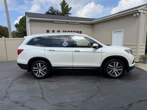 Used 2017 Honda Pilot Elite image 2