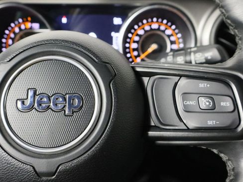 Used 2022 Jeep Wrangler Unlimited Sport w/ Sun And Sound Package image 10