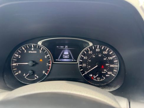 Used 2018 Nissan Pathfinder SV AWD/4WD image 6