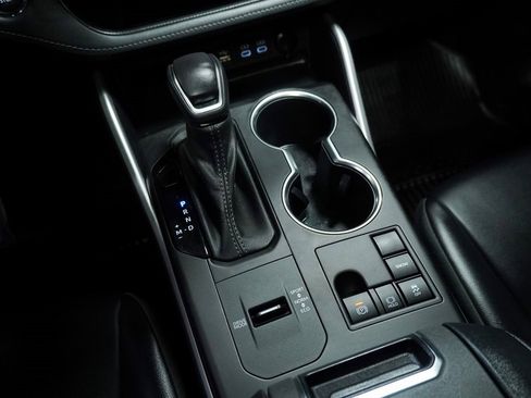 Certified 2023 Toyota Highlander L image 21