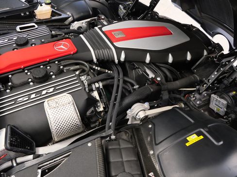 Used 2009 Mercedes-Benz SLR image 12
