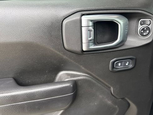 Used 2023 Jeep Gladiator Sport image 10