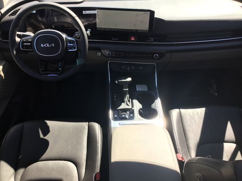 New 2026 Kia Carnival EX image 17