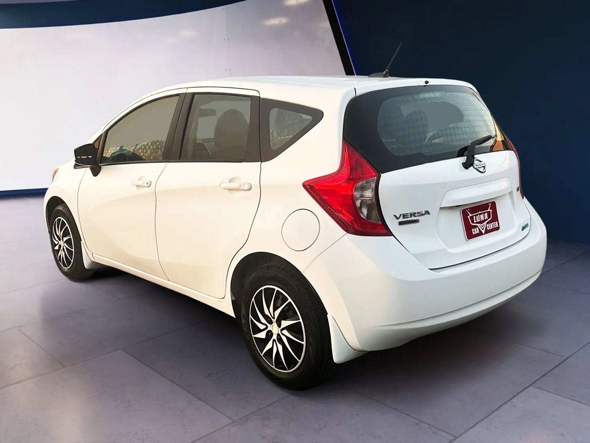 Used 2016 Nissan Versa Note SV FWD image 3