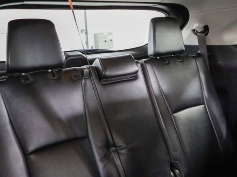 Used 2023 Toyota Highlander XLE image 30